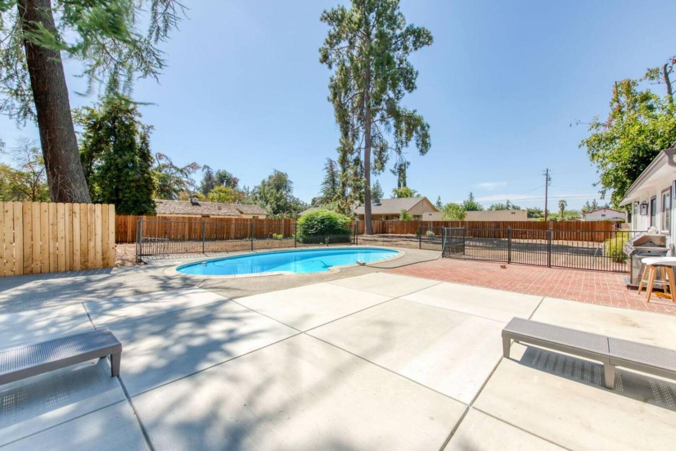 Sunny 3br Haven With Pool *