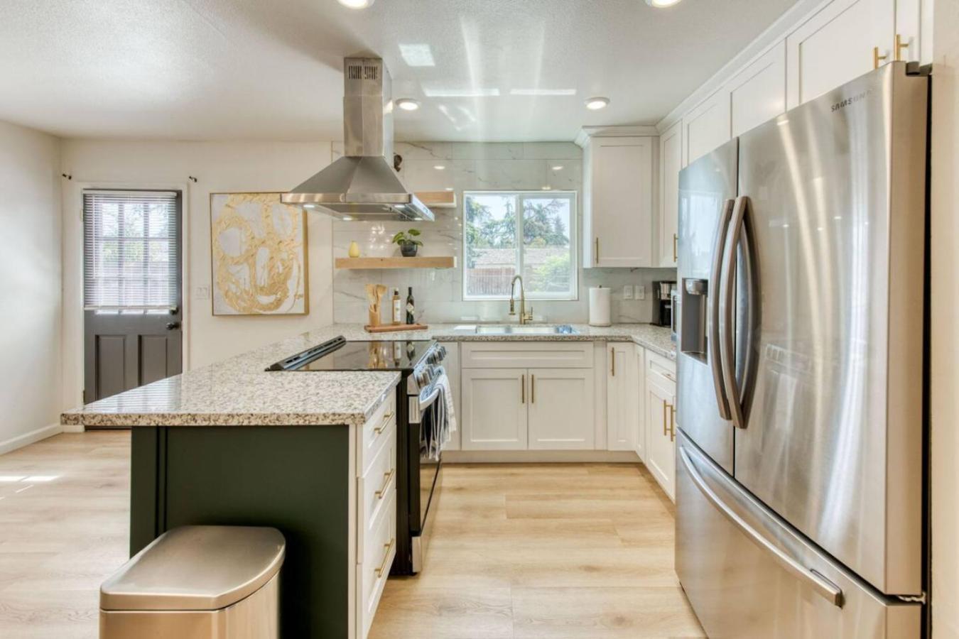 Sunny 3br Haven With Pool Holiday home Fresno